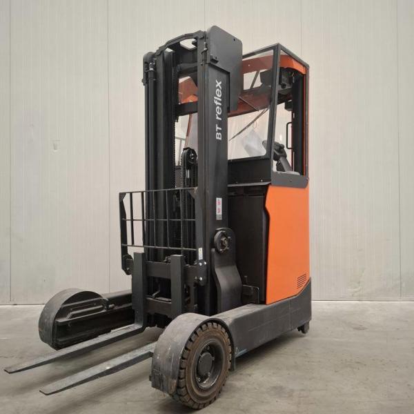Reachtruck TOYOTA RRE160HR (met buitenbanden)