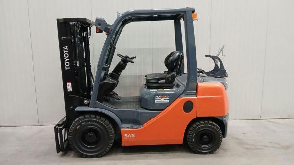 Heftruck TOYOTA 02-8FBGF-25