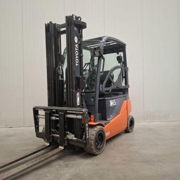 Heftruck TOYOTA 8FBMT20