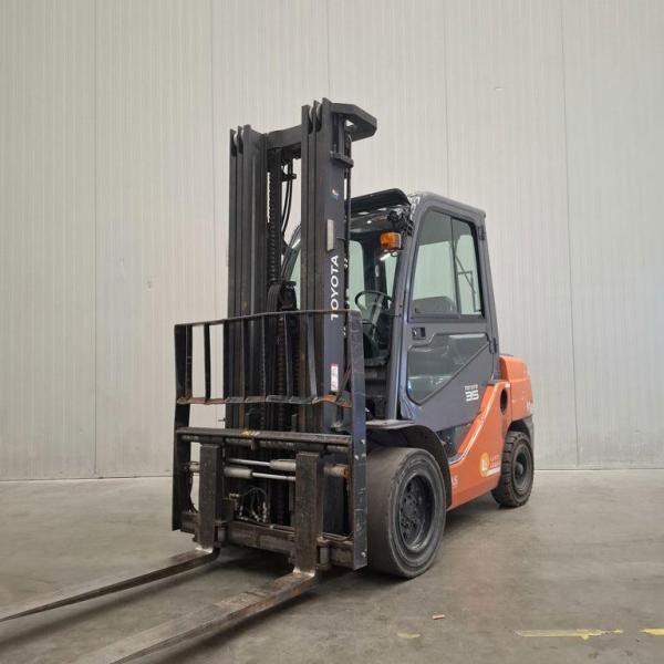 Heftruck TOYOTA 02-8FDJF35